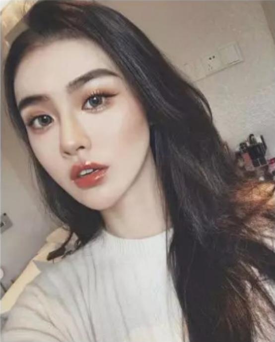 完美日记唇釉胡萝卜色,胡萝卜色的口红好还是唇釉好