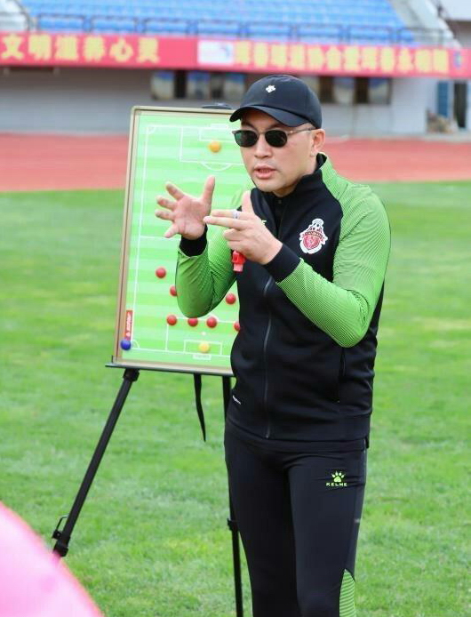 中乙有钱没钱都任性的老板，200斤胖子不是一个人，一人曾是国脚