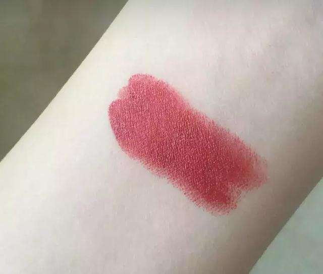 露华浓口红225和325试色,便宜好用口红安全伪素颜