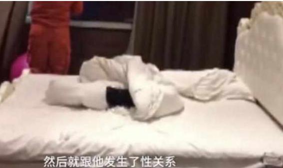 男子用毒蛇逼迫女子发生关系，得逞后被咬身亡，报应还是另有隐情