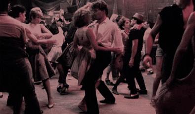 都是鹰钩鼻大美女，都爱过同一些男人，她俩的路怎么就不一样呢？