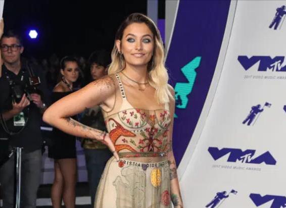 杰克逊三个儿女近照,迈克尔杰克逊的子女现在如何呢