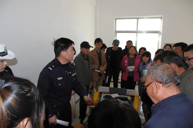 践行雷锋精神立足岗位个人事迹,学习雷锋好榜样履职尽责当标兵