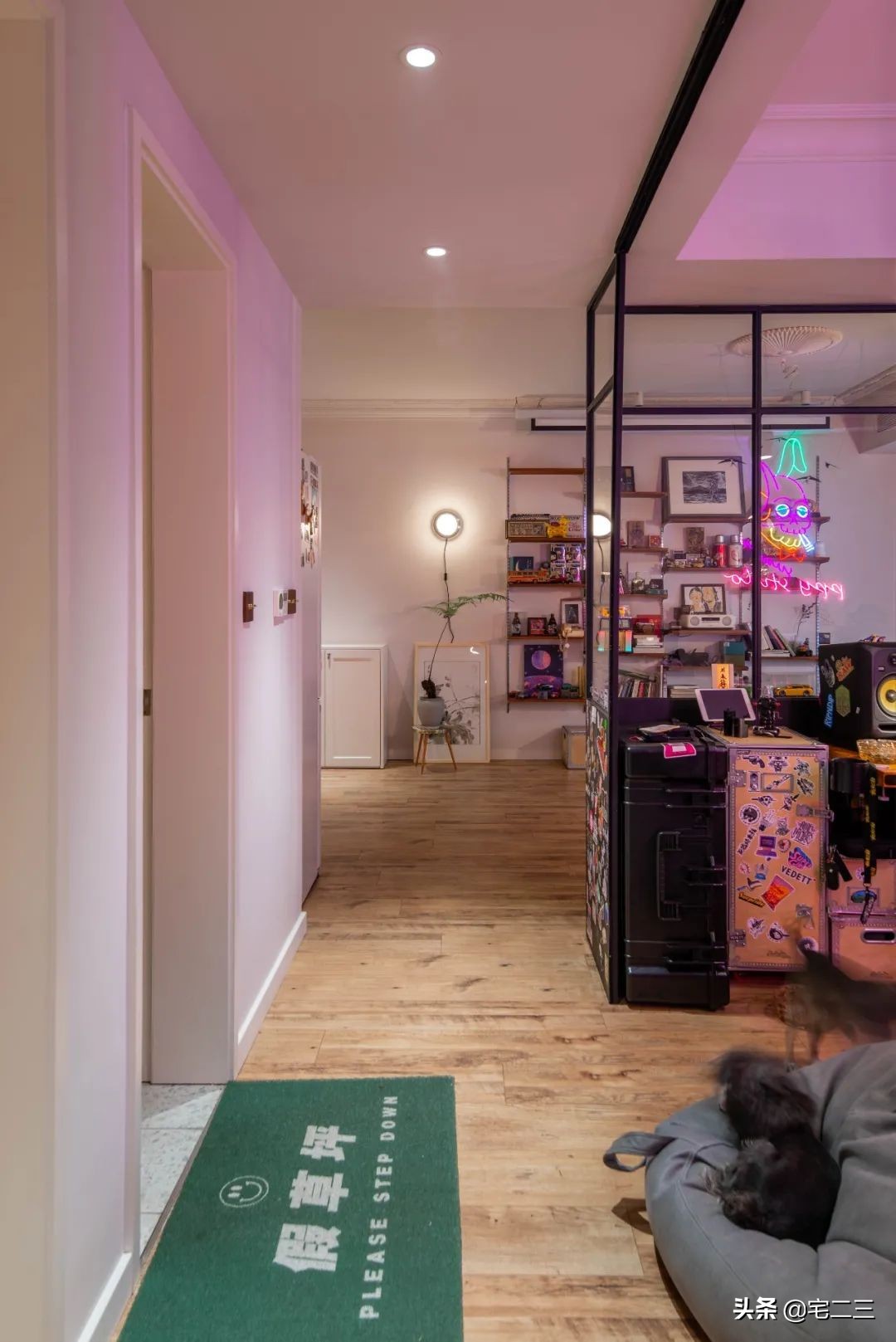 霓虹灯下，他们的“摇滚之家”