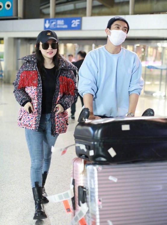 霍思燕大衣,霍思燕一袭白裙美出天际惊艳