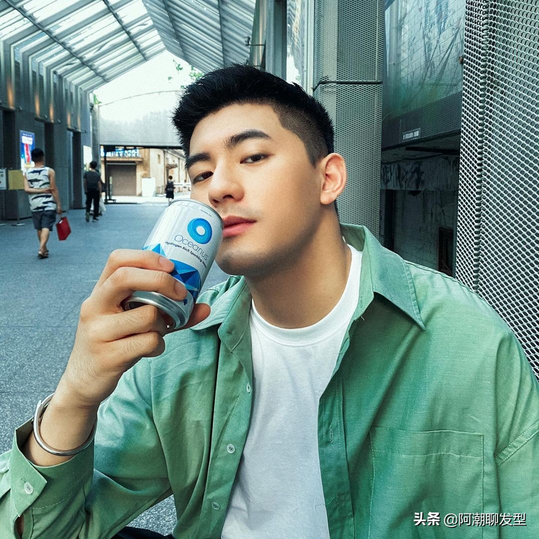 40多岁的发型2021年最流行的发型,2021年最流行的发型短发卷发减龄