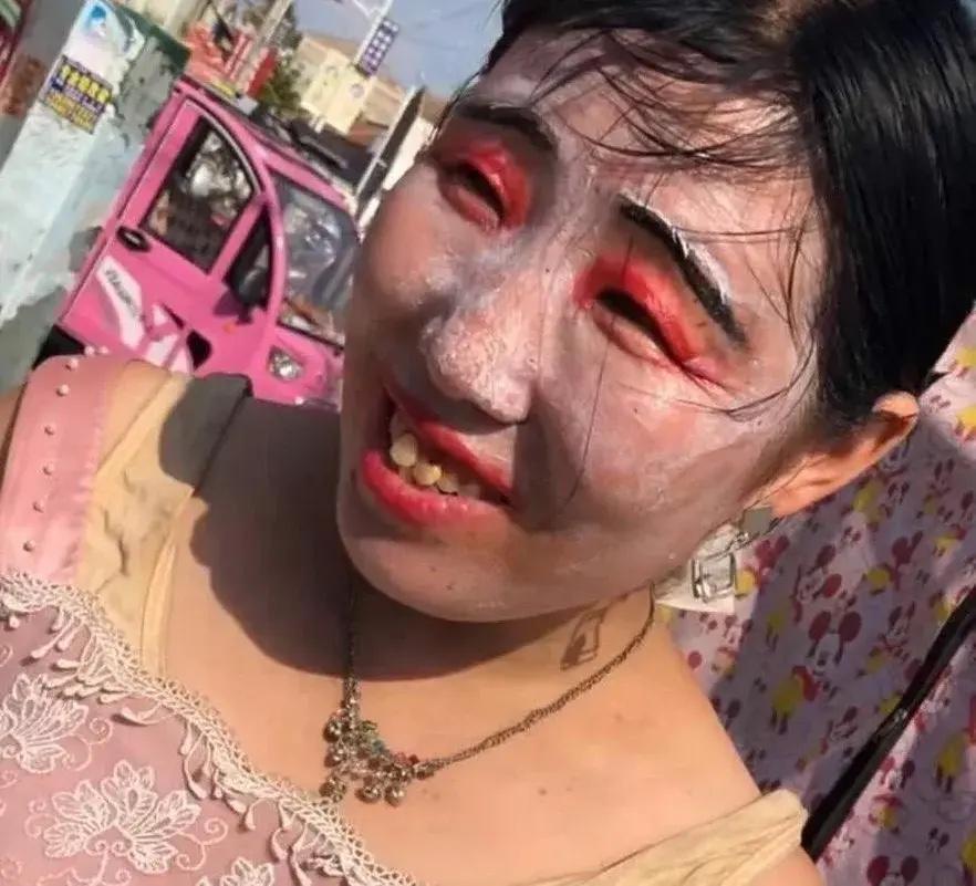 和女朋友去水上乐园,玩水上乐园掉妆