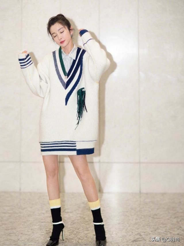 慵懒风外穿v领毛衣搭高领打底,冬季毛衣宽松慵懒风v领内穿