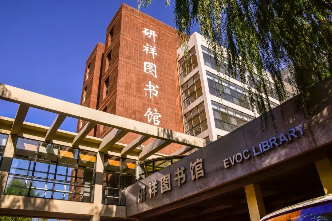 母校前面的广场是什么广场,母校校门设置