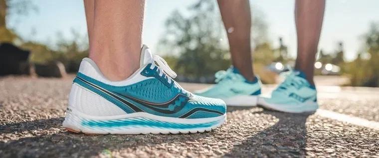 saucony索康尼碳板跑鞋,saucony索康尼跑步鞋男运动鞋