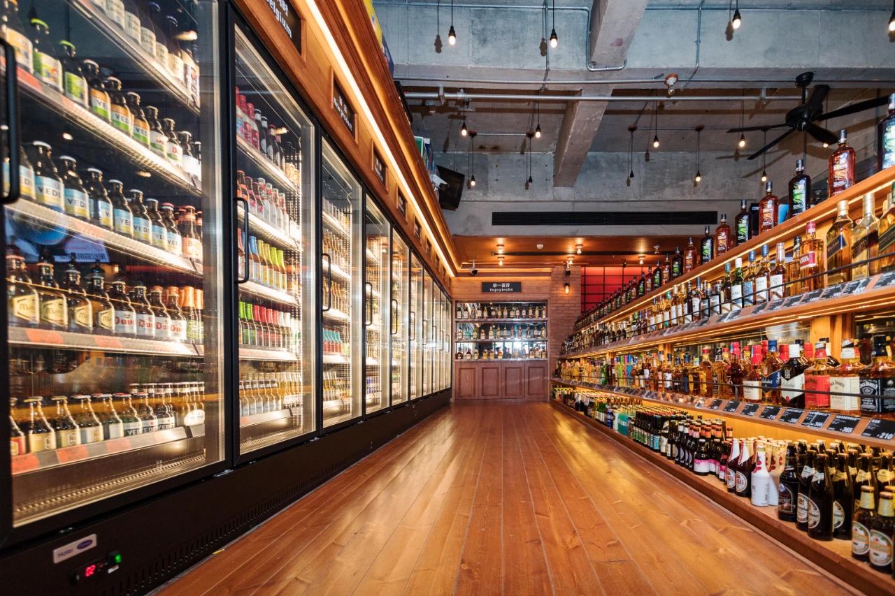 重庆第①家正版餐酒博物馆来了！1000+酒水，50+简餐，嗨翻16h