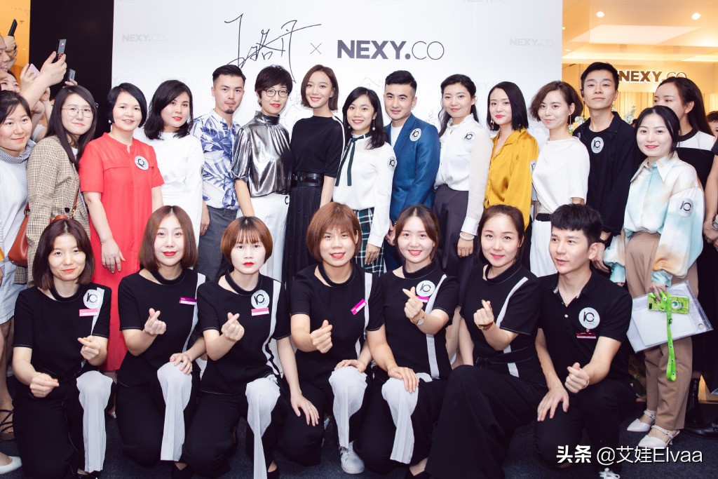 王珞丹美艳动人,王珞丹深v吊带长裙