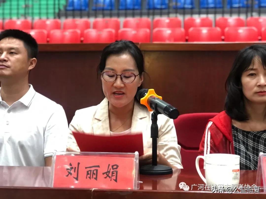 原八一男篮中锋马占福视频,篮球运动员马占福照片