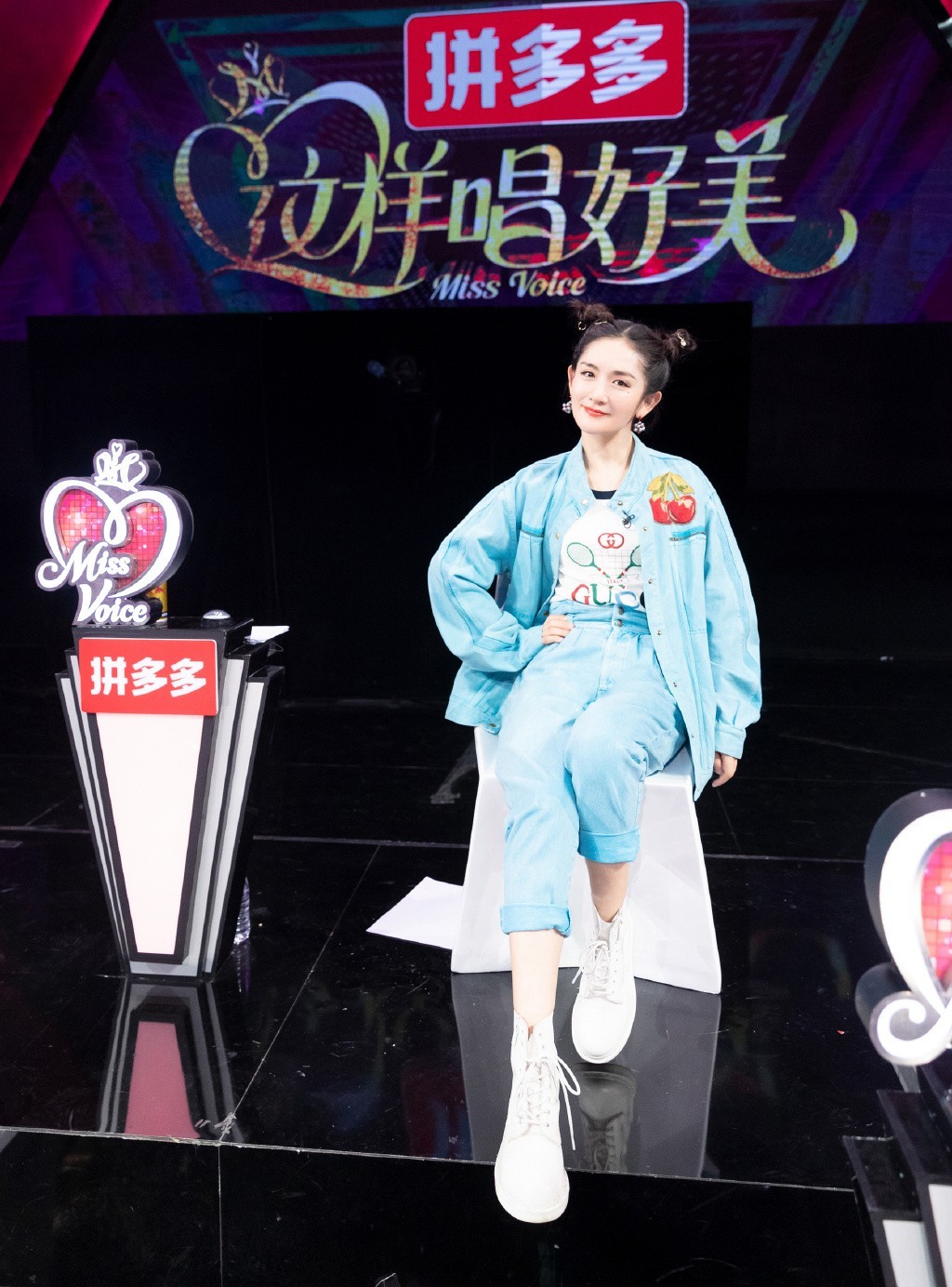 谢娜晒美照大背头造型酷帅十足,谢娜晒证件照扎着麻花辫尽显清纯