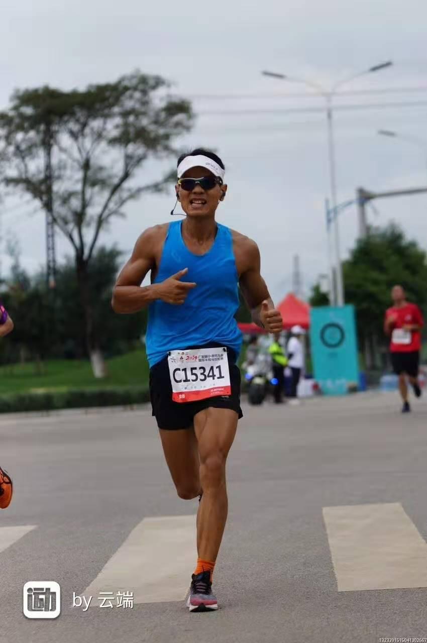 甘肃越野赛遇难者双龙:发誓完成国内百公里赛事,计划去美国参赛,“不管明天是否下雨,赶在天亮前出发”