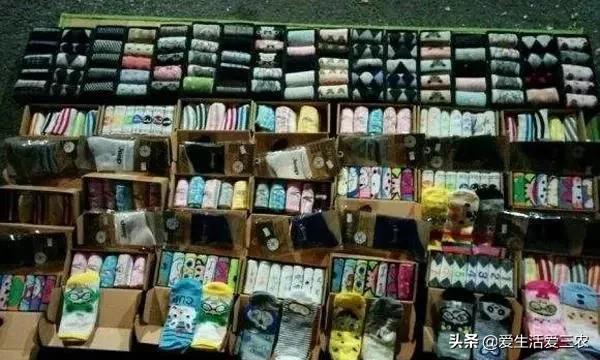 摆地摊卖袜子真能月入几万吗,摆地摊卖袜子怎么卖得快一些