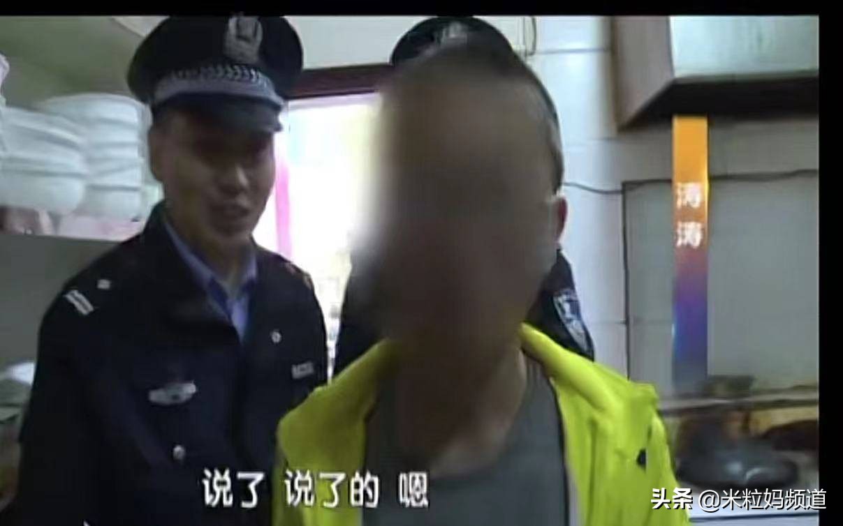 二哈回头不是拆家就是拆房,二哈不是在拆家就是在拆家的路上