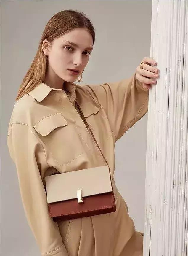 小ck包包推荐小众高级感,跟小ck一个档次的包包品牌