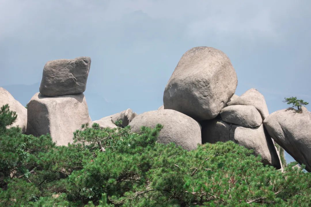 五岳中的南岳位于哪个省,九华山和天柱山哪座更值得游一游