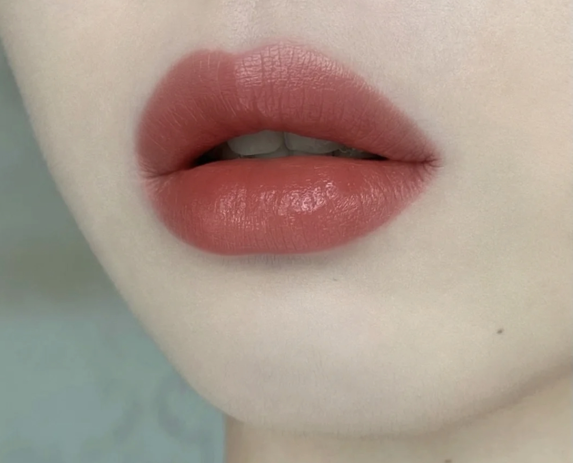 5支合适30岁女人的口红，颜色低调又耐看，素颜涂也显白