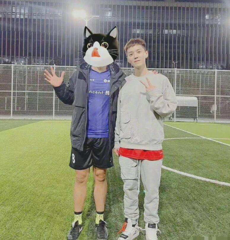 鹿晗剪发vlog短发,鹿晗短发偶遇