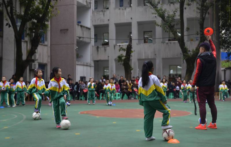 家长开放日家校携手共促成长,家校共育为孩子成长撑起一片蓝天