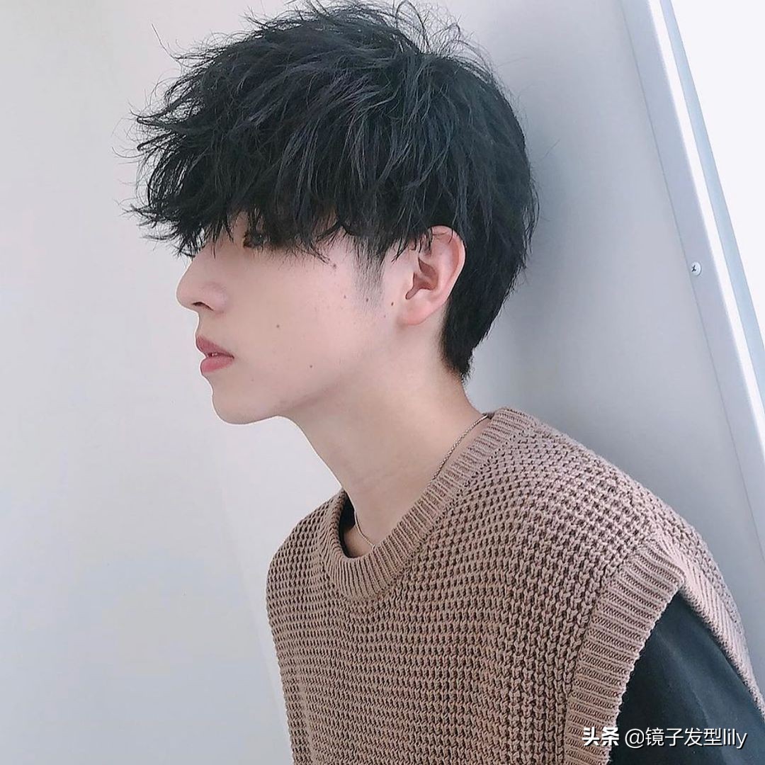 不过时的男士背头发型,男士一定要尝试的发型韩式背头