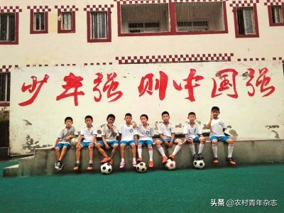 山鹰展翅飞,山鹰展翅翱苍穹