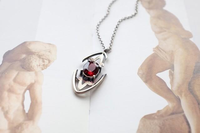 高端的石榴石宝石,石榴石是一种石榴籽般的晶体