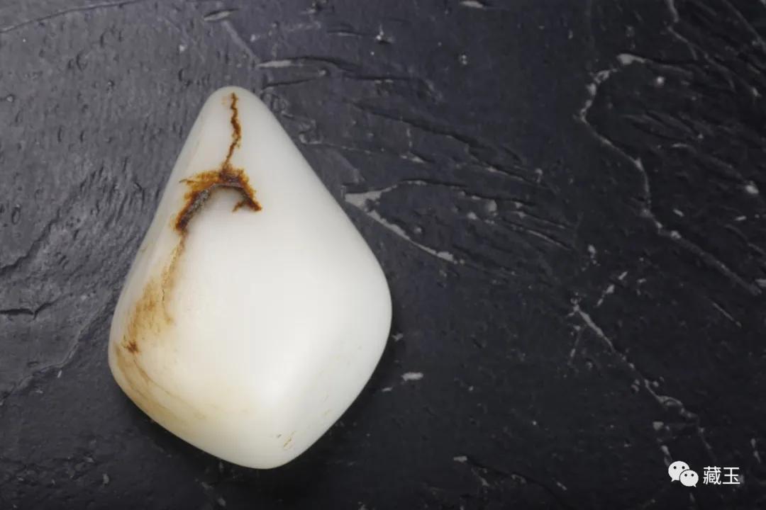 无裂不成玉？和田玉裂的秘密，堵料、切料必须看懂它