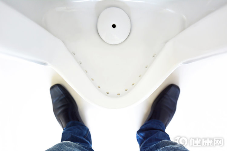 为什么女生洗澡喜欢“站着排尿”?可能带来3个健康问题,别害羞