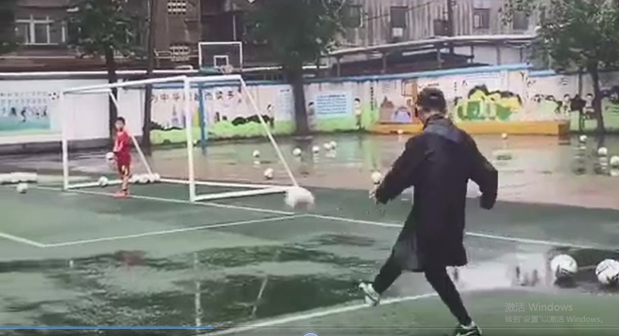 酒鬼OR教父？争议陆雄铭：为青训蜡烛成灰，骨灰一半撒河南