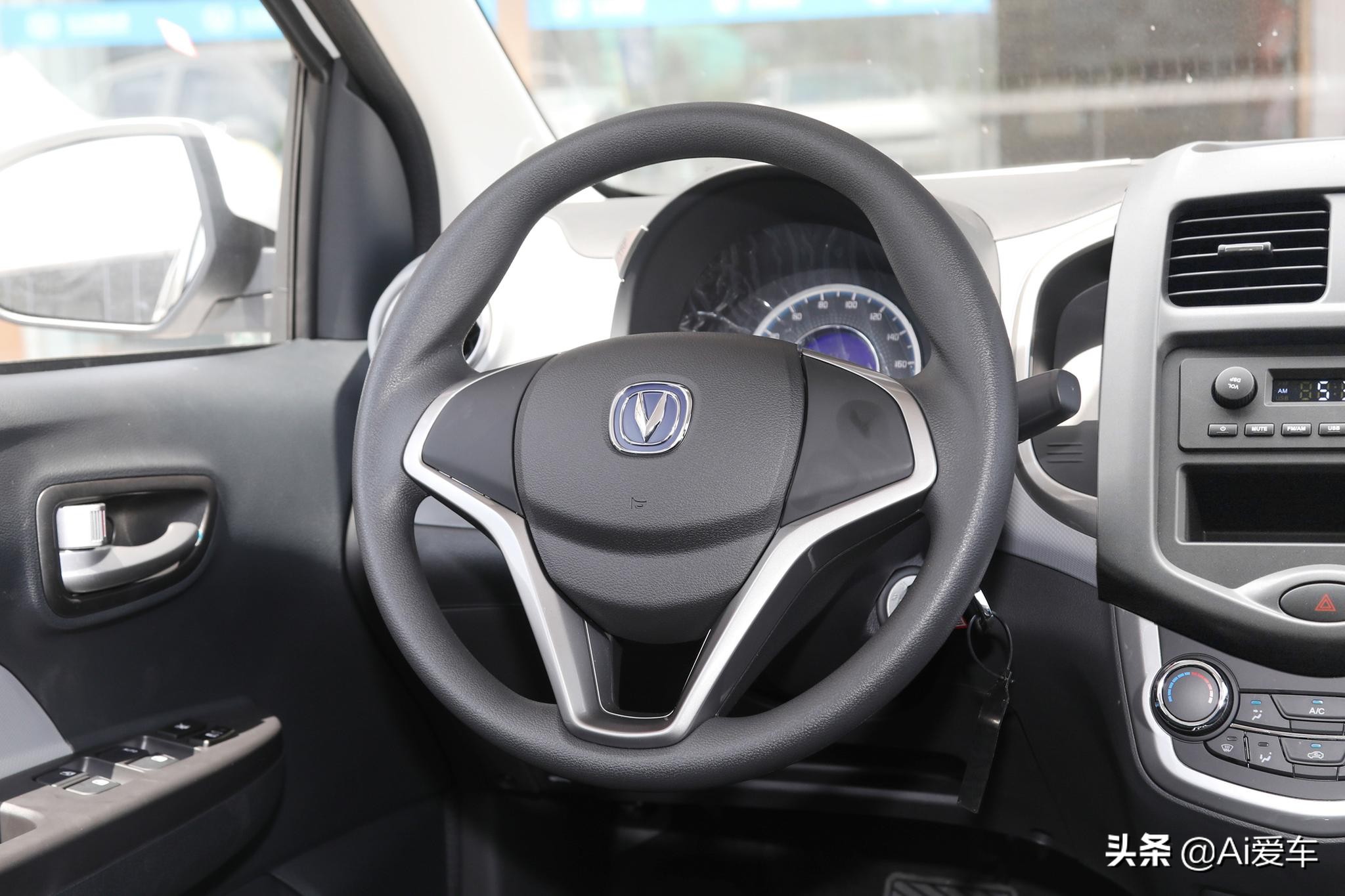 便宜耐用省油的代步车,长安奔奔新能源e-star价格