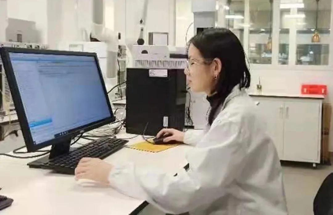 4位鼎石女生的科学梦