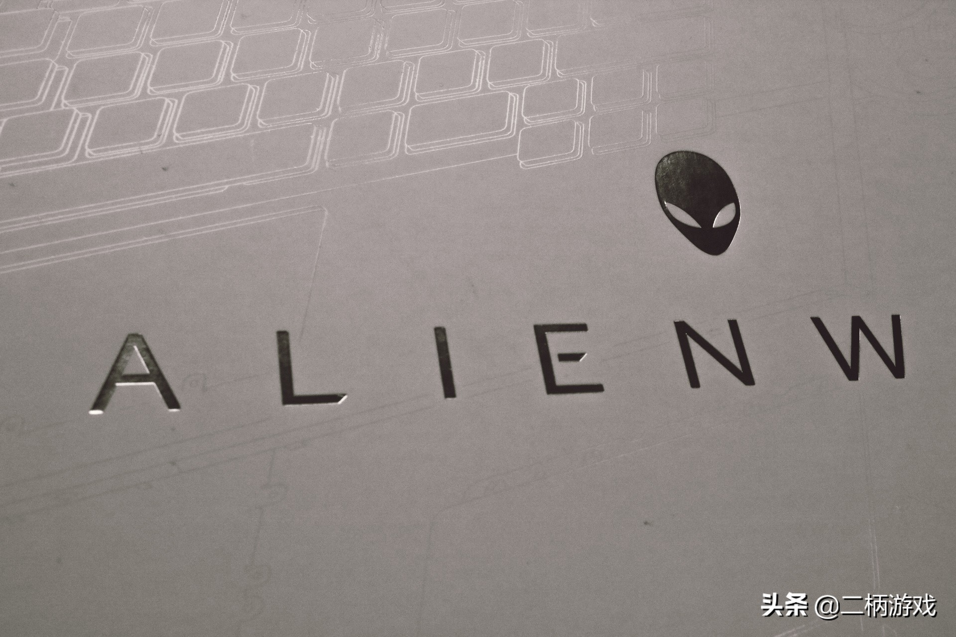 外星人m15r3顶配深度评测,外星人笔记本测评m15r3官翻机