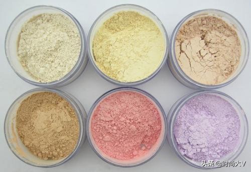 散粉到底怎么擦才不脱妆,散粉怎样擦不脱妆