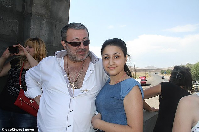 俄三姐妹联手杀父或无罪释放？新证据曝鬼父恋童*行暴**