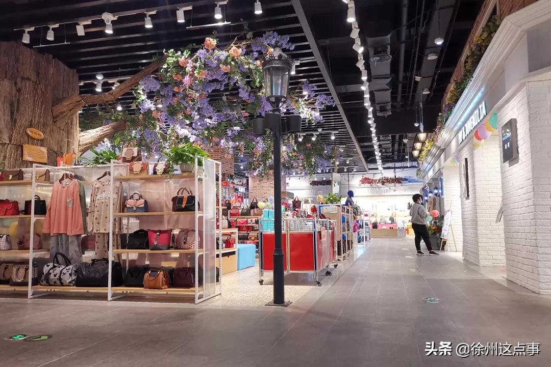 疫情来袭,三胞广场人气惨淡,多家店铺关门歇业!