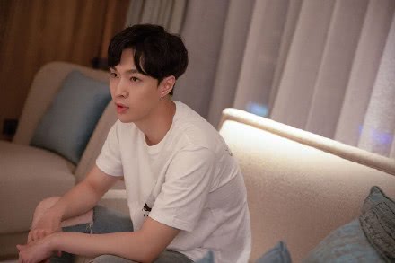 张艺兴鹿晗捐款,张艺兴捐款30万是真的吗