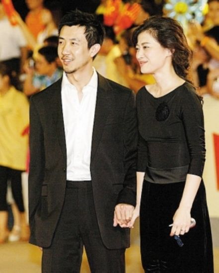 梅婷前夫被砍伤后现在过得怎样,梅婷前夫鄢颇照片