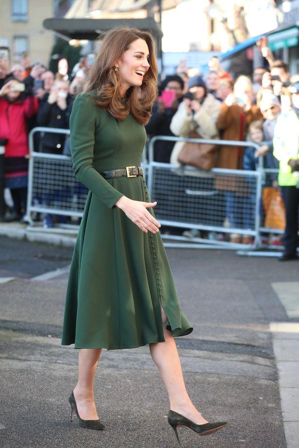 丹麦王储妃唐纳森穿衣图片,丹麦王储妃玛丽绿色西装