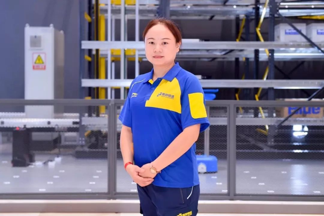 战胜马云的打包女王，转行干快递的副教授……刚刚，他们从菜鸟手中接过一个特别大奖