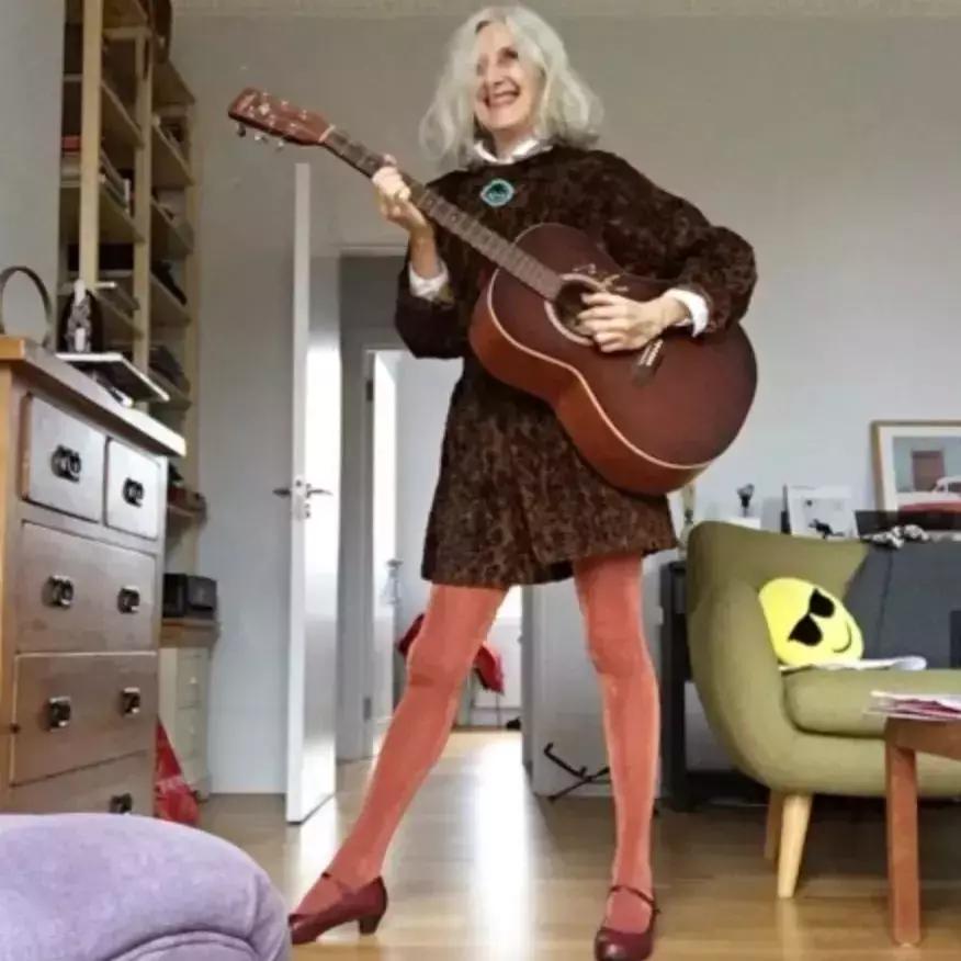 女人爱穿丝袜是什么心理,女人爱穿袜子的好处