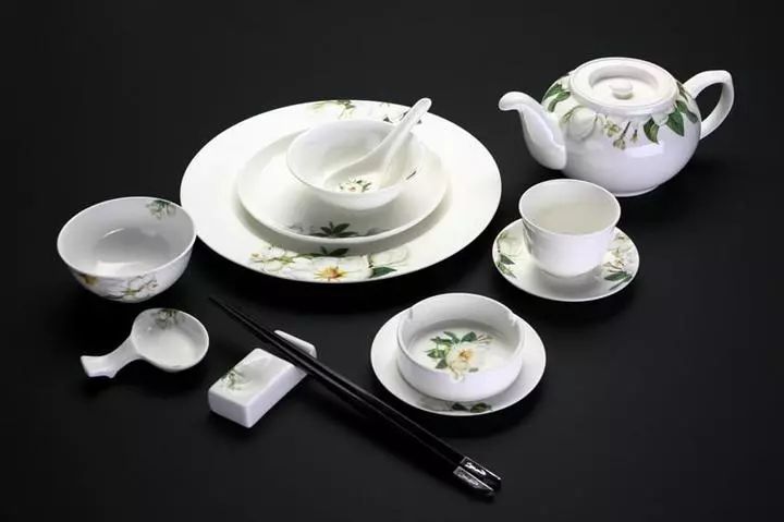 急聘暑假工500元,急招普工月九千包吃住