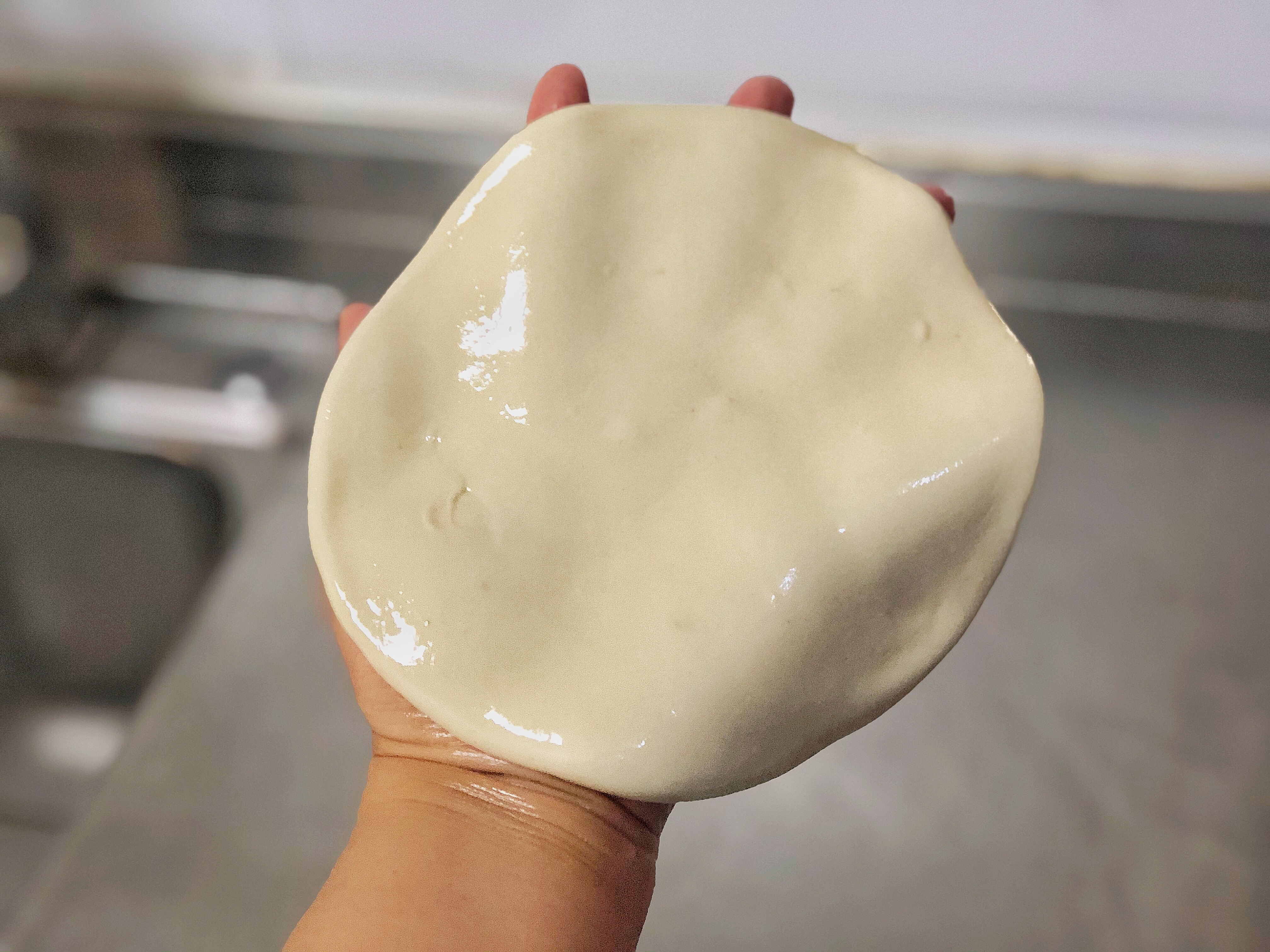 自己在家做拉面一次就能成功，和西红柿鸡蛋卤是绝配，爽滑弹牙