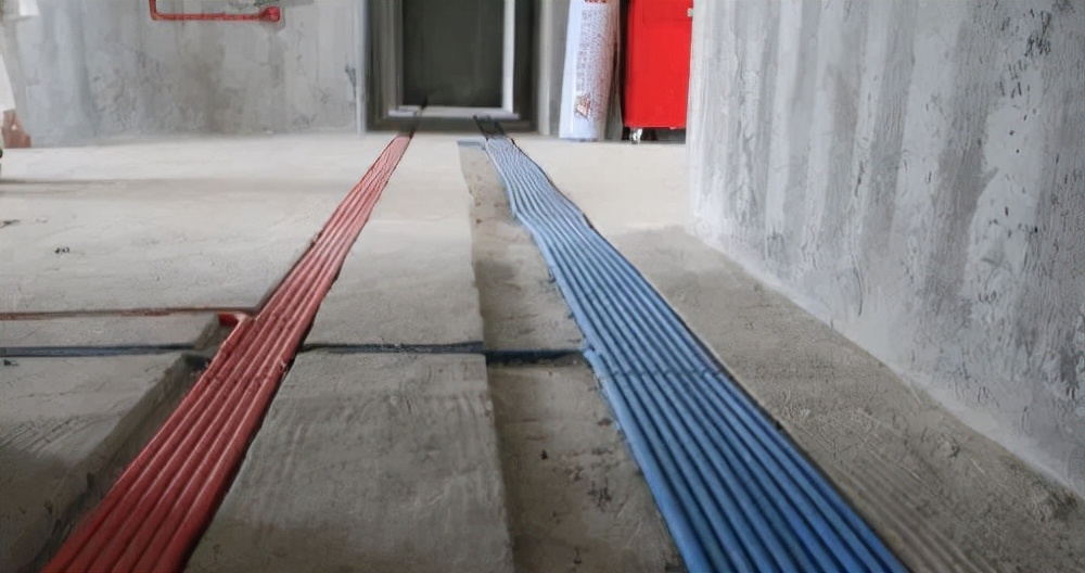 水电走顶开孔是违规的吗,水电走顶和走地的利弊关系