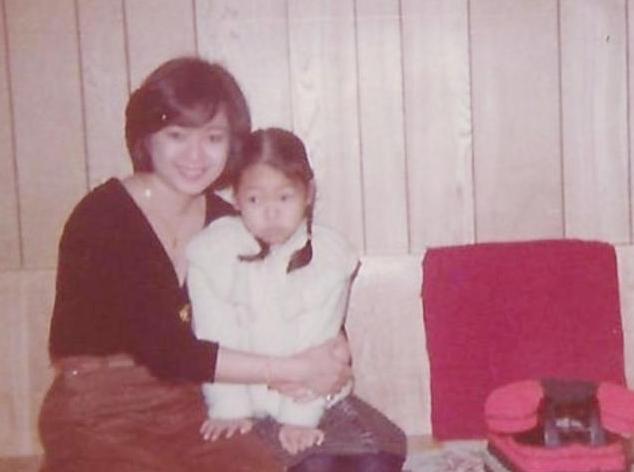 侯佩岑的所有恋情,侯佩岑的妈妈和她老公十指紧扣