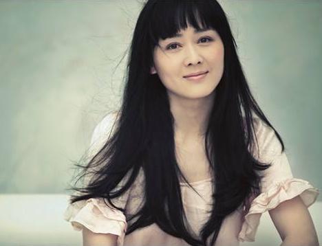 赵薇蒋雯丽长相分析,蒋雯丽比赵薇大10岁