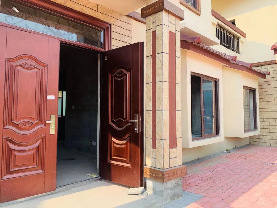 现在新建的小别墅,即将全面完工的别墅