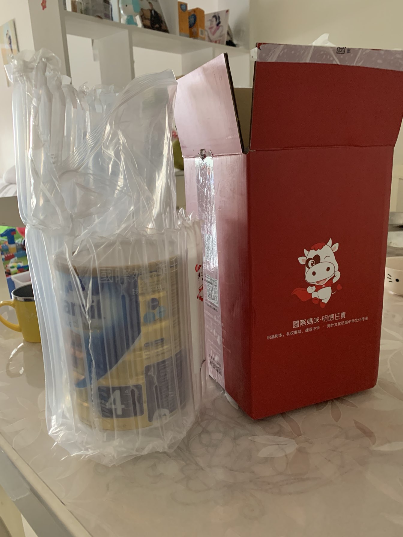 爱他美奶粉金装跟白金有什么区别,爱他美奶粉和白金版区别